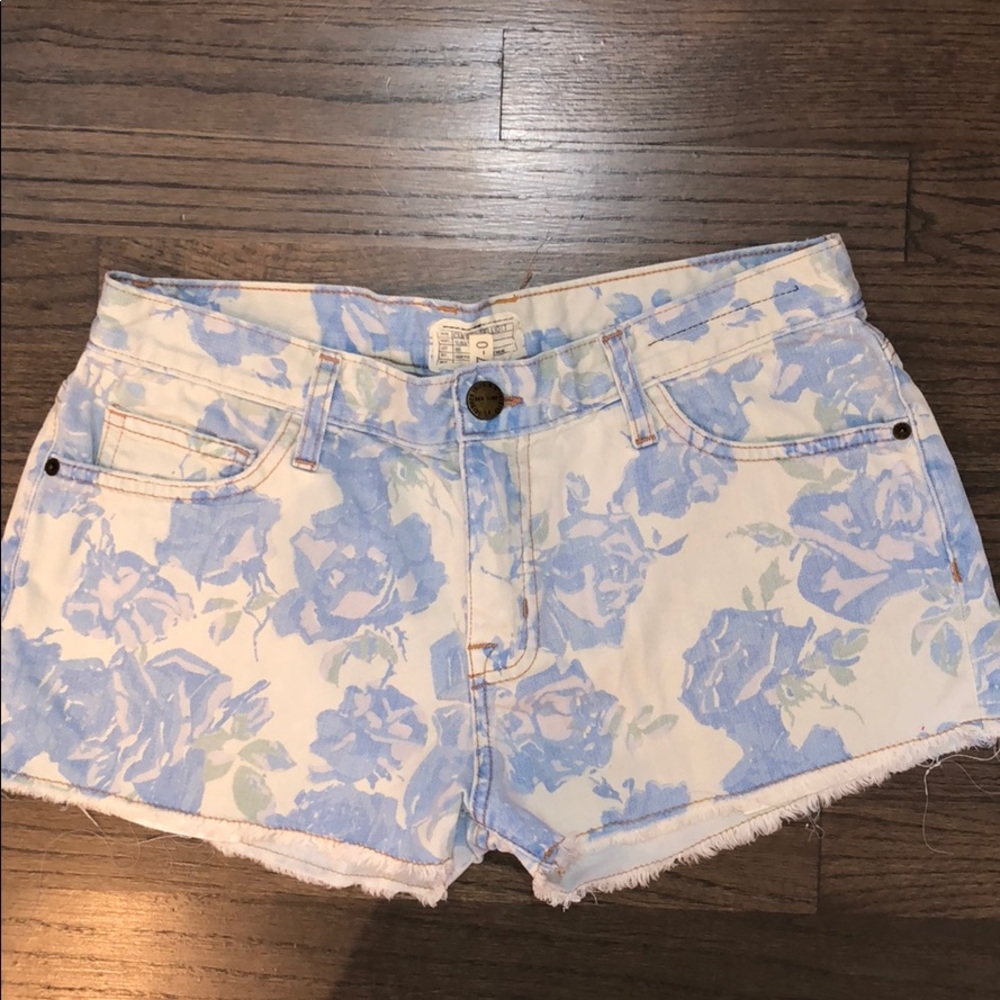 Current Elliot blue rose print jean shorts